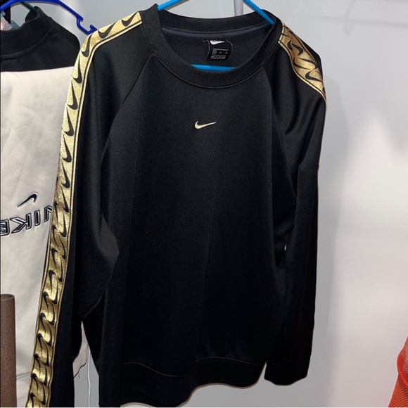 Nike Sweaters - Nike Black Sweater with Gold Accents